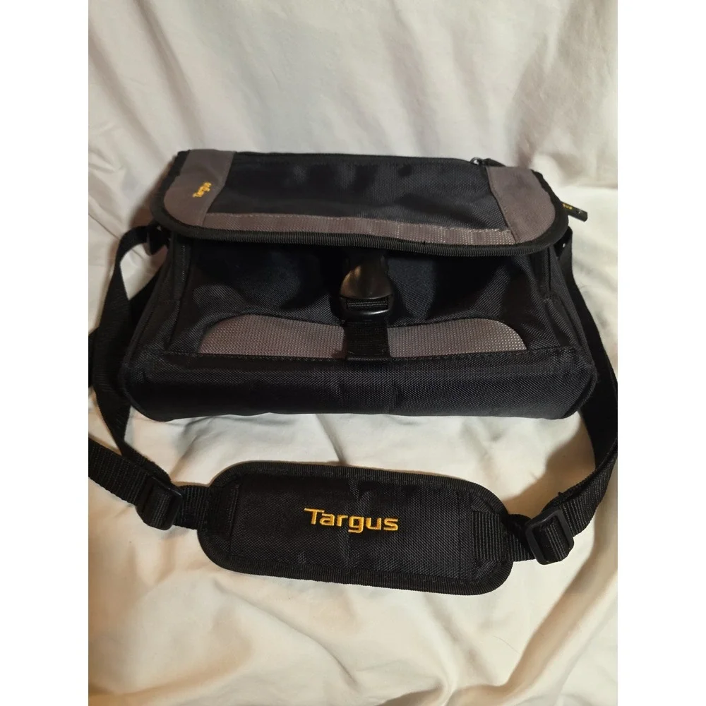 Targus 11 Inch Messenger Bag